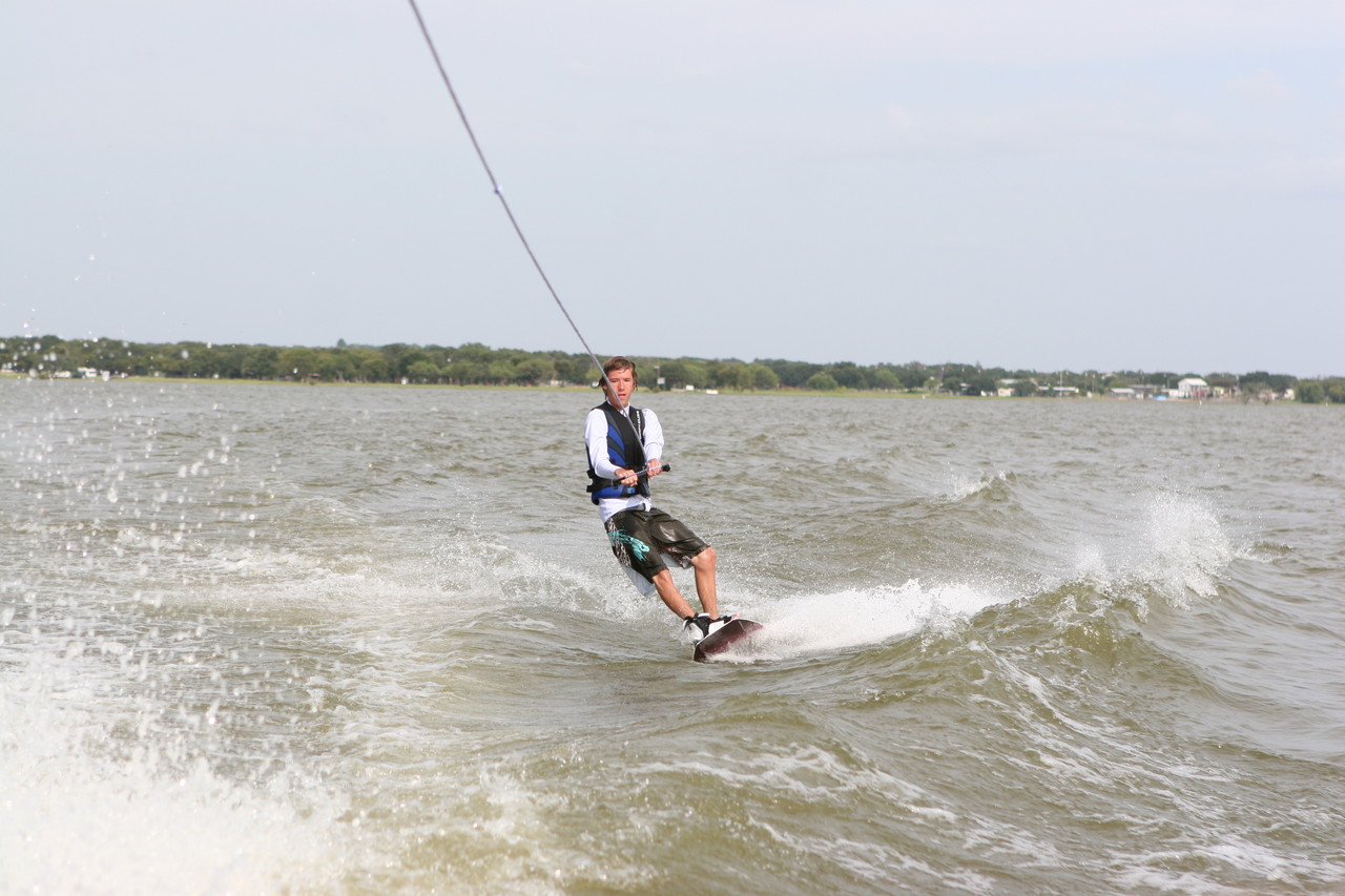 pictures/LakeHouse/wake/wakeboard1_0119.jpg