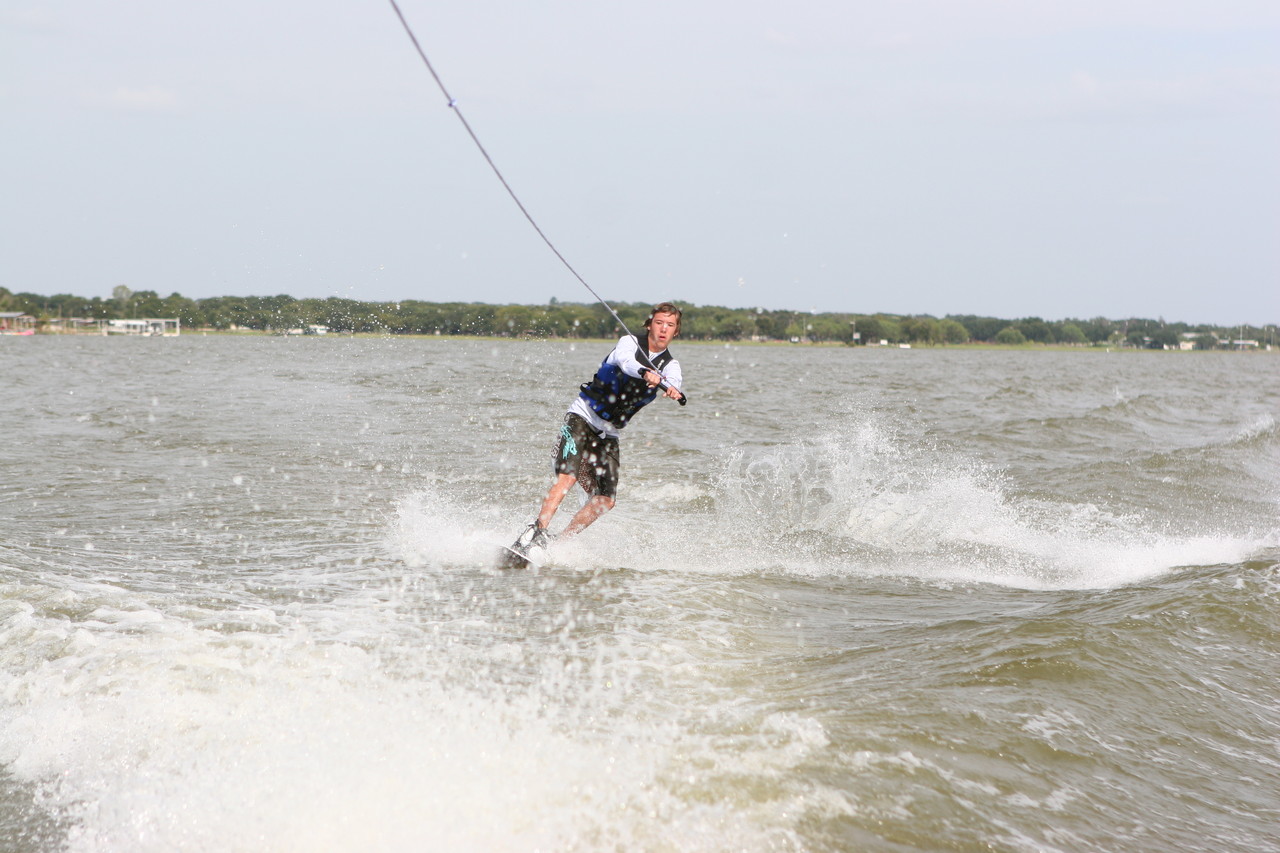 pictures/LakeHouse/wake/wakeboard1_0120.jpg