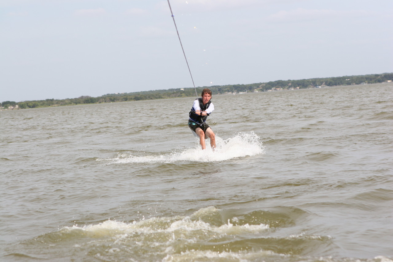 pictures/LakeHouse/wake/wakeboard1_0124.jpg