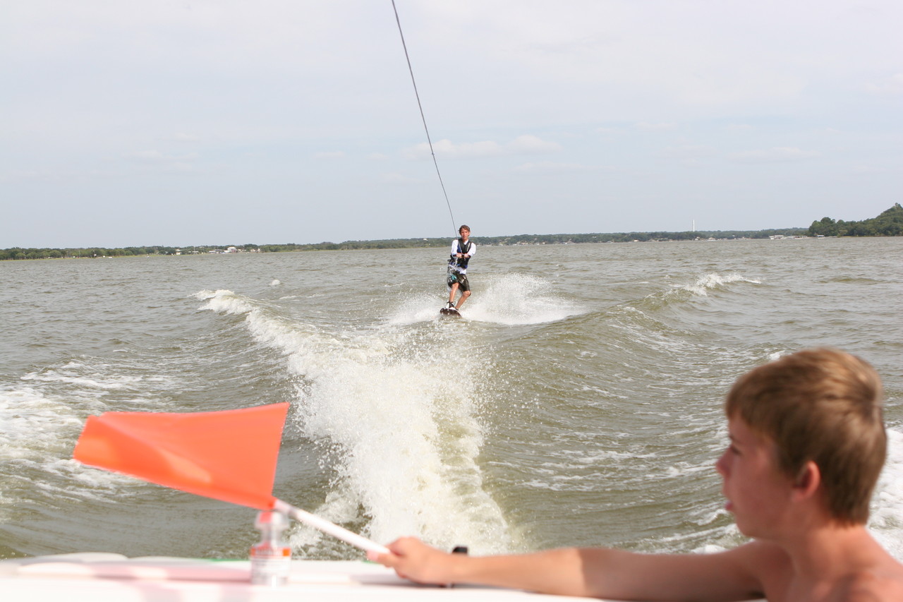 pictures/LakeHouse/wake/wakeboard1_0125.jpg