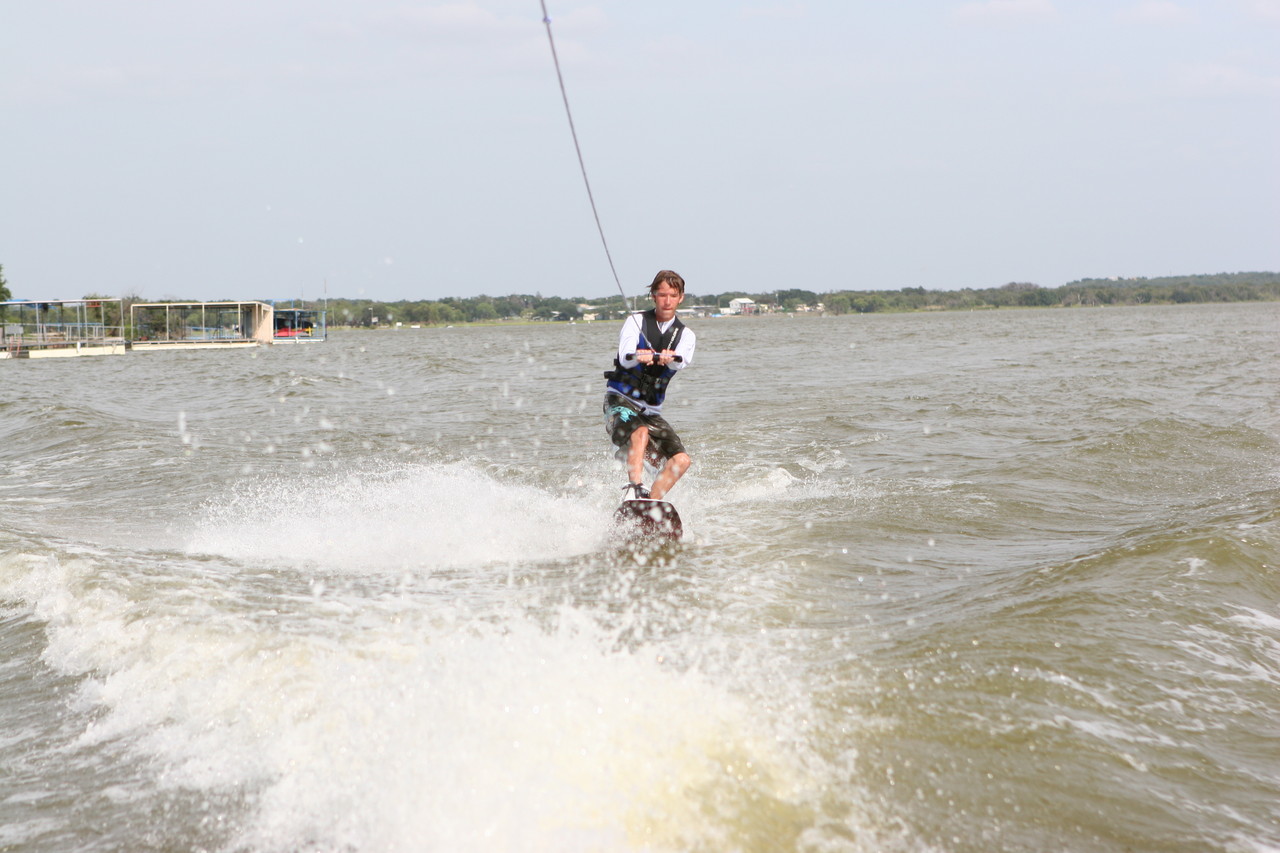 pictures/LakeHouse/wake/wakeboard1_0127.jpg