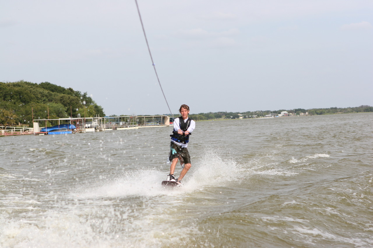 pictures/LakeHouse/wake/wakeboard1_0128.jpg