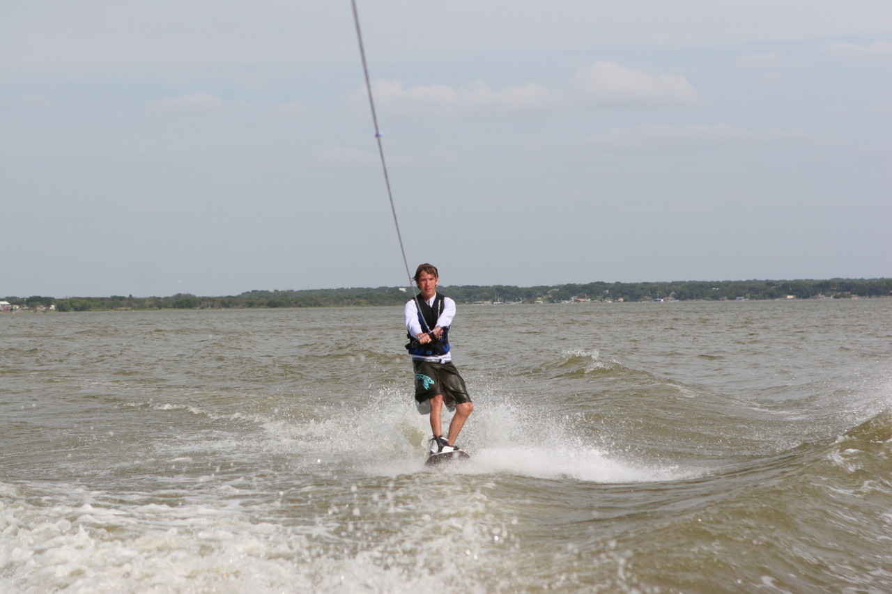 pictures/LakeHouse/wake/wakeboard1_0130.jpg