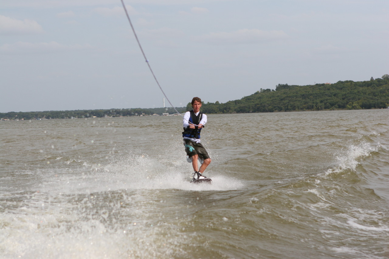 pictures/LakeHouse/wake/wakeboard1_0132.jpg