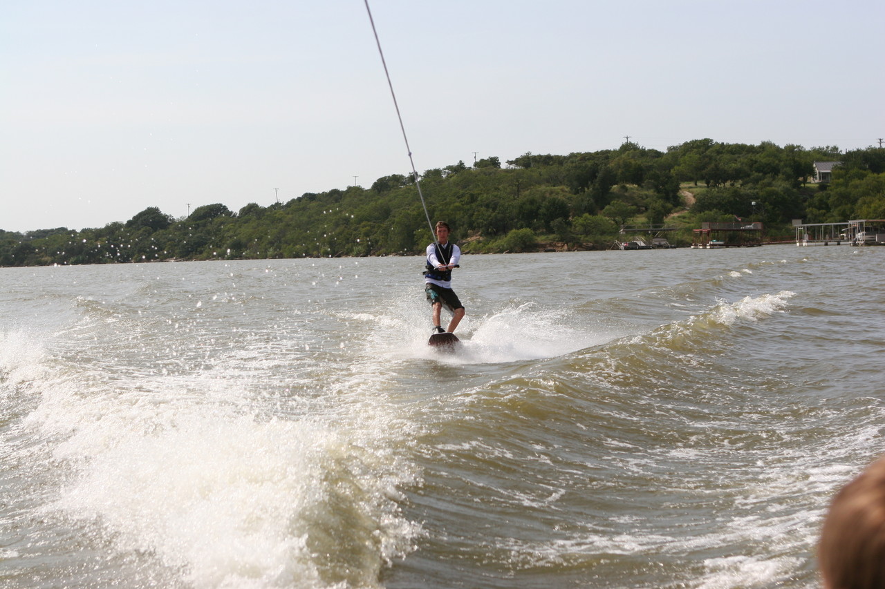 pictures/LakeHouse/wake/wakeboard1_0140.jpg