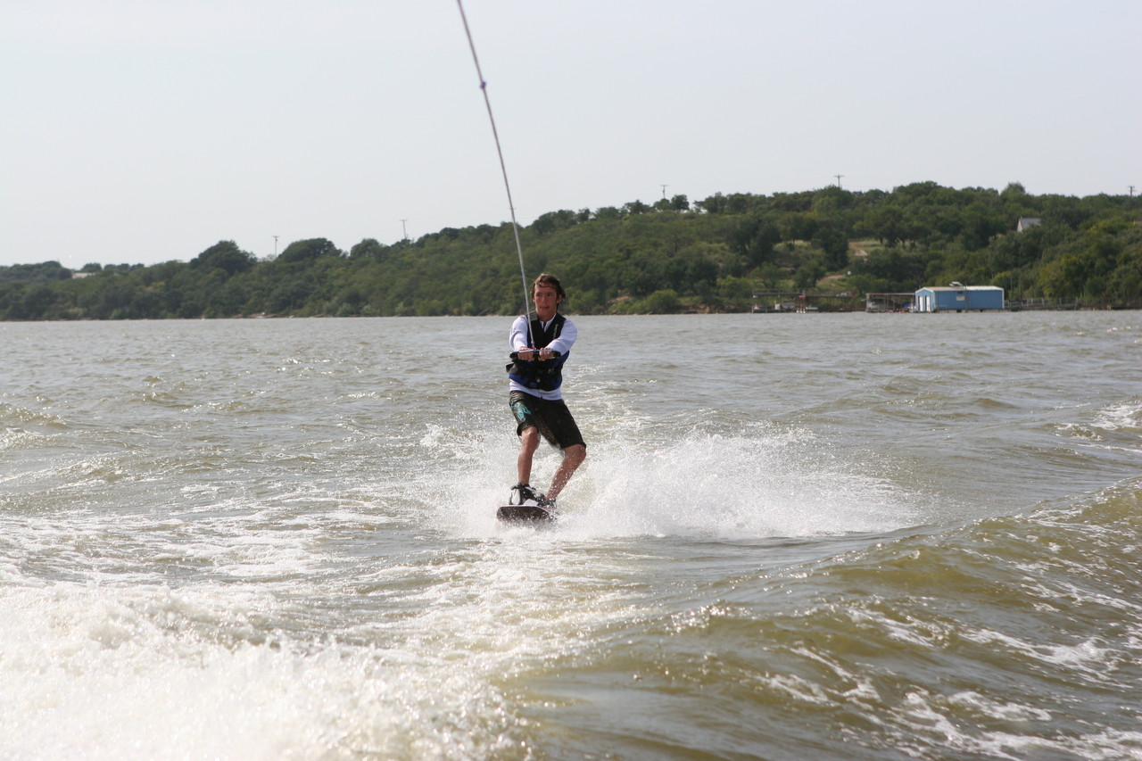 pictures/LakeHouse/wake/wakeboard1_0143.jpg