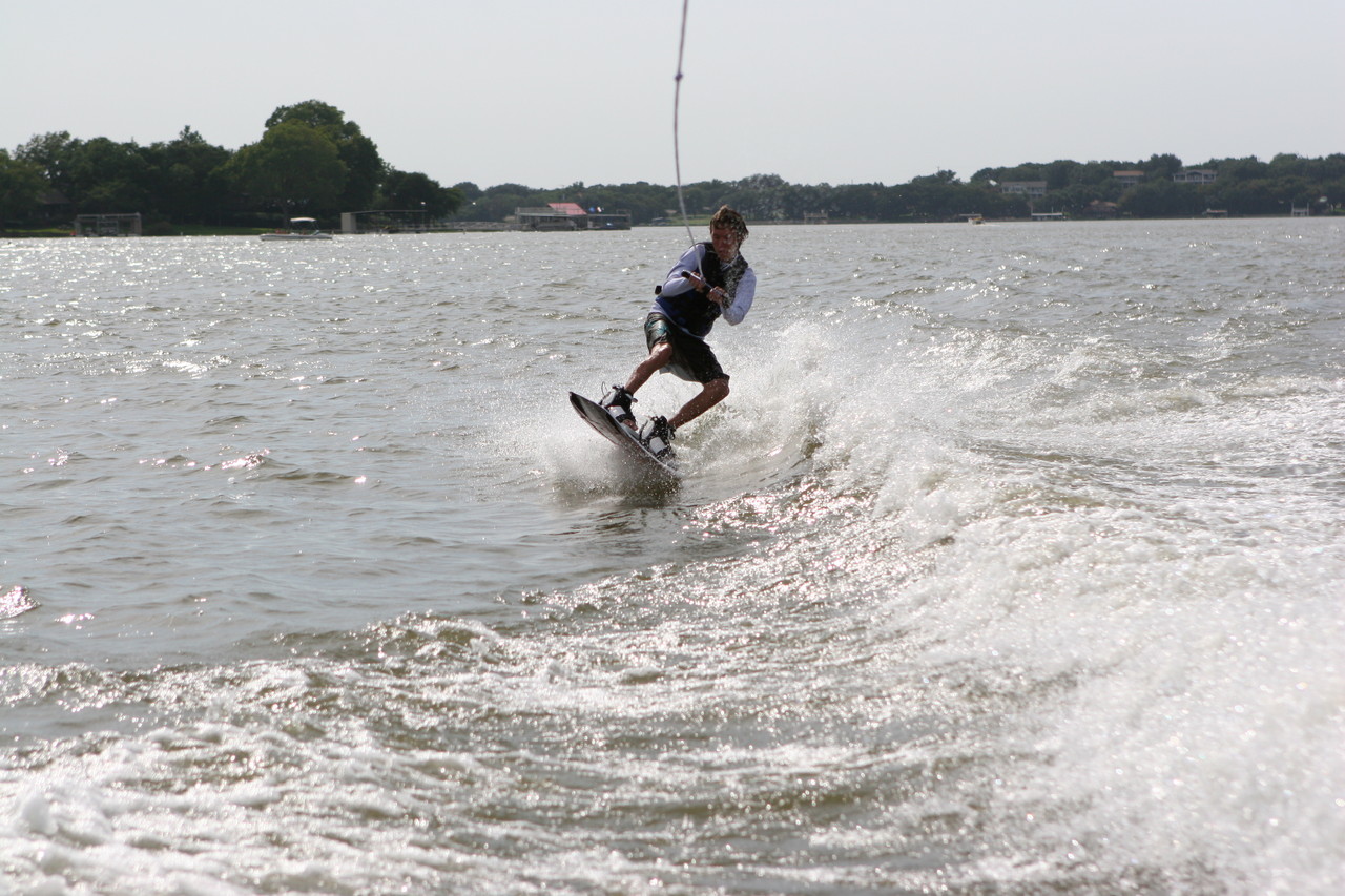 pictures/LakeHouse/wake/wakeboard1_0145.jpg