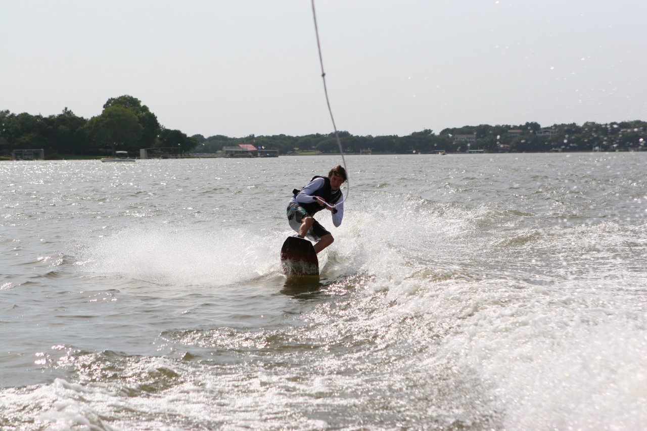 pictures/LakeHouse/wake/wakeboard1_0146.jpg