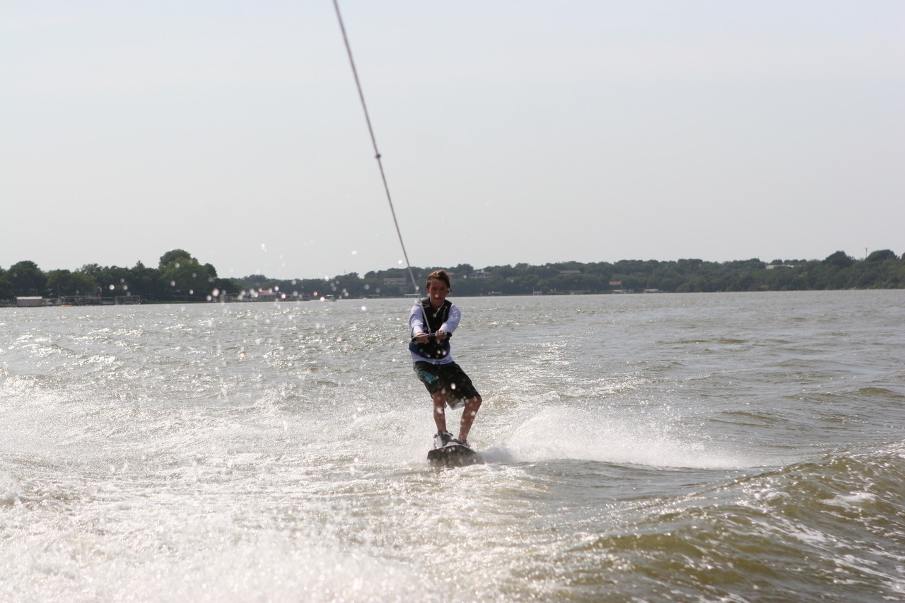 pictures/LakeHouse/wake/wakeboard1_0150.jpg