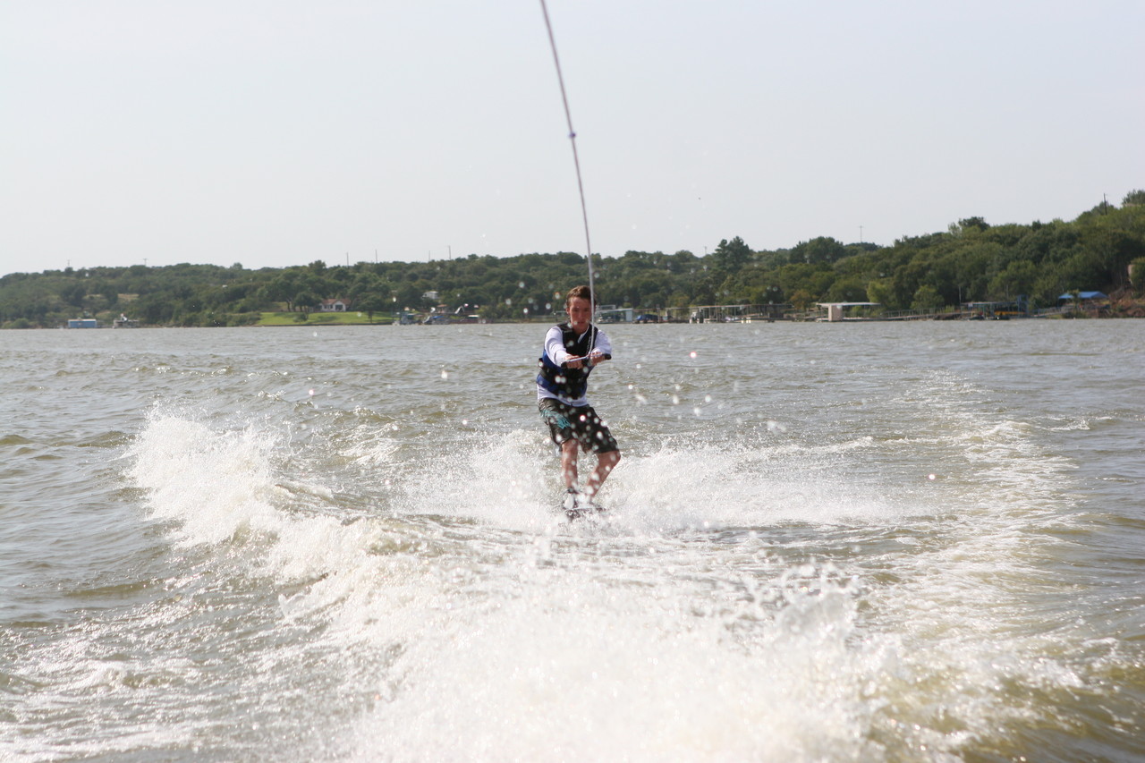 pictures/LakeHouse/wake/wakeboard1_0153.jpg