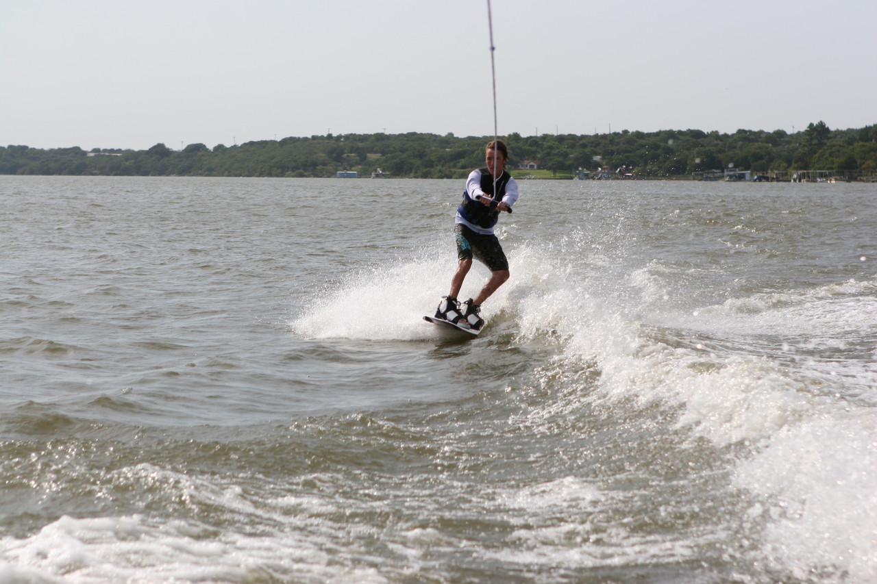 pictures/LakeHouse/wake/wakeboard1_0155.jpg