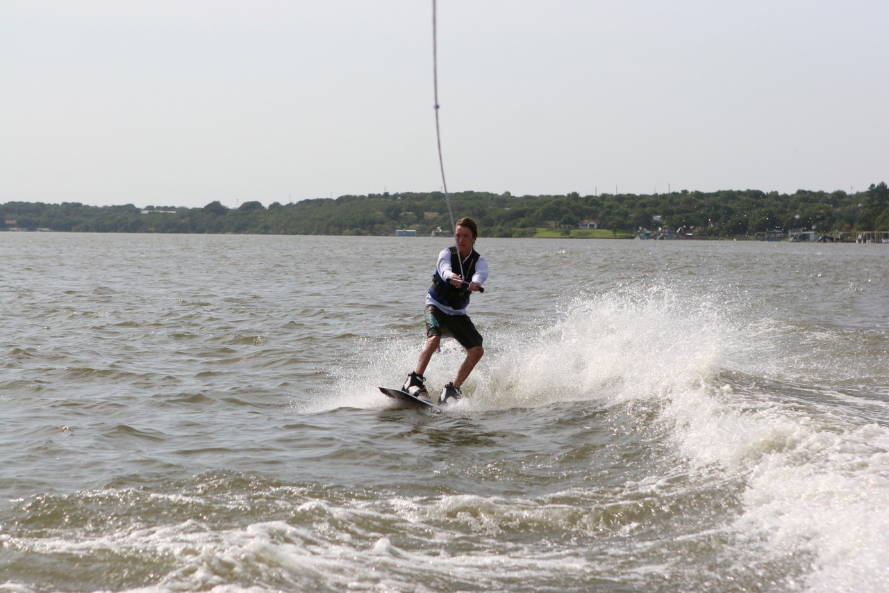 pictures/LakeHouse/wake/wakeboard1_0157.jpg