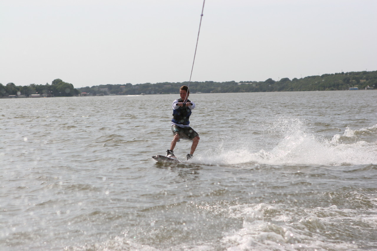 pictures/LakeHouse/wake/wakeboard1_0158.jpg