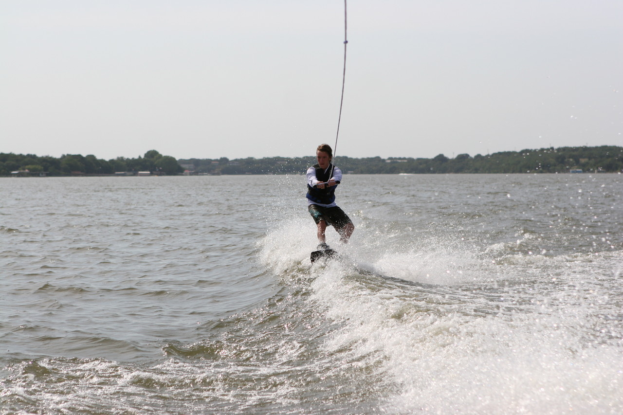 pictures/LakeHouse/wake/wakeboard1_0165.jpg