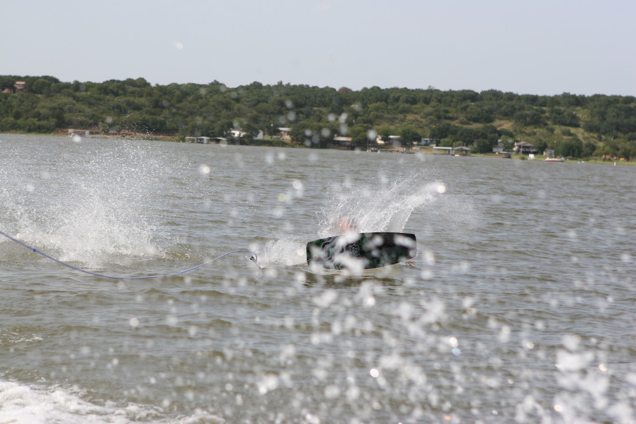 pictures/LakeHouse/wake/wakeboard1_0179.jpg