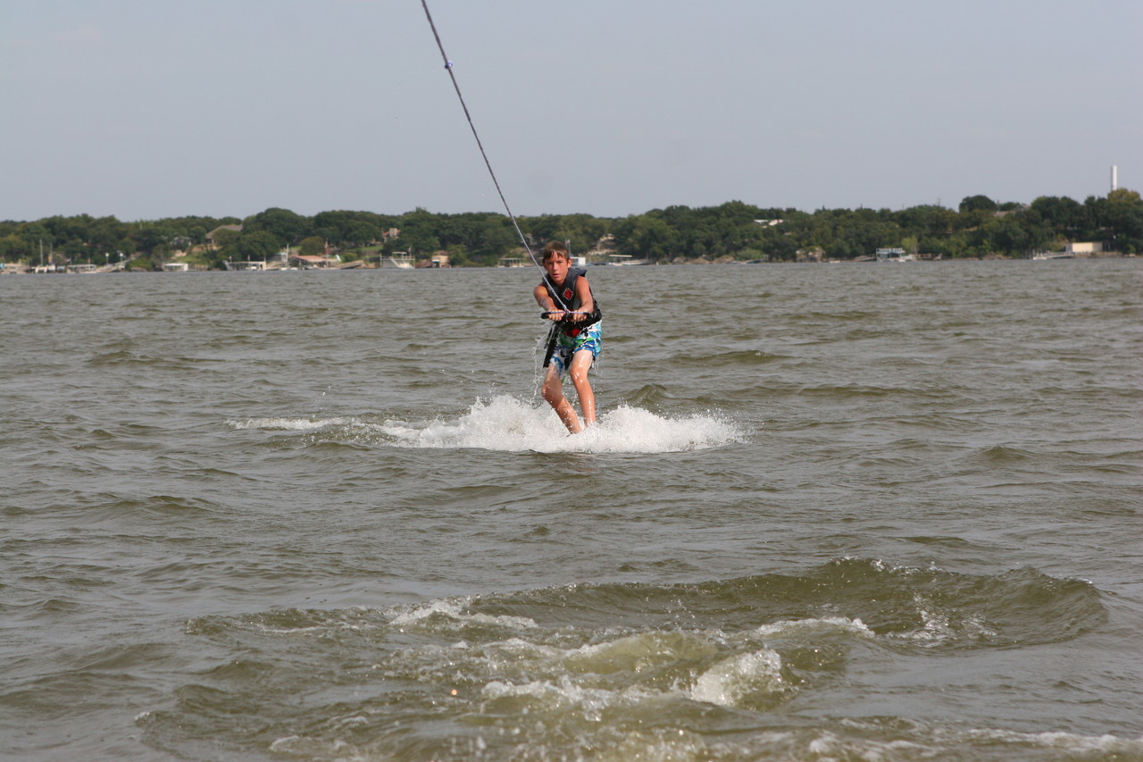 pictures/LakeHouse/wake/wakeboard1_0185.jpg