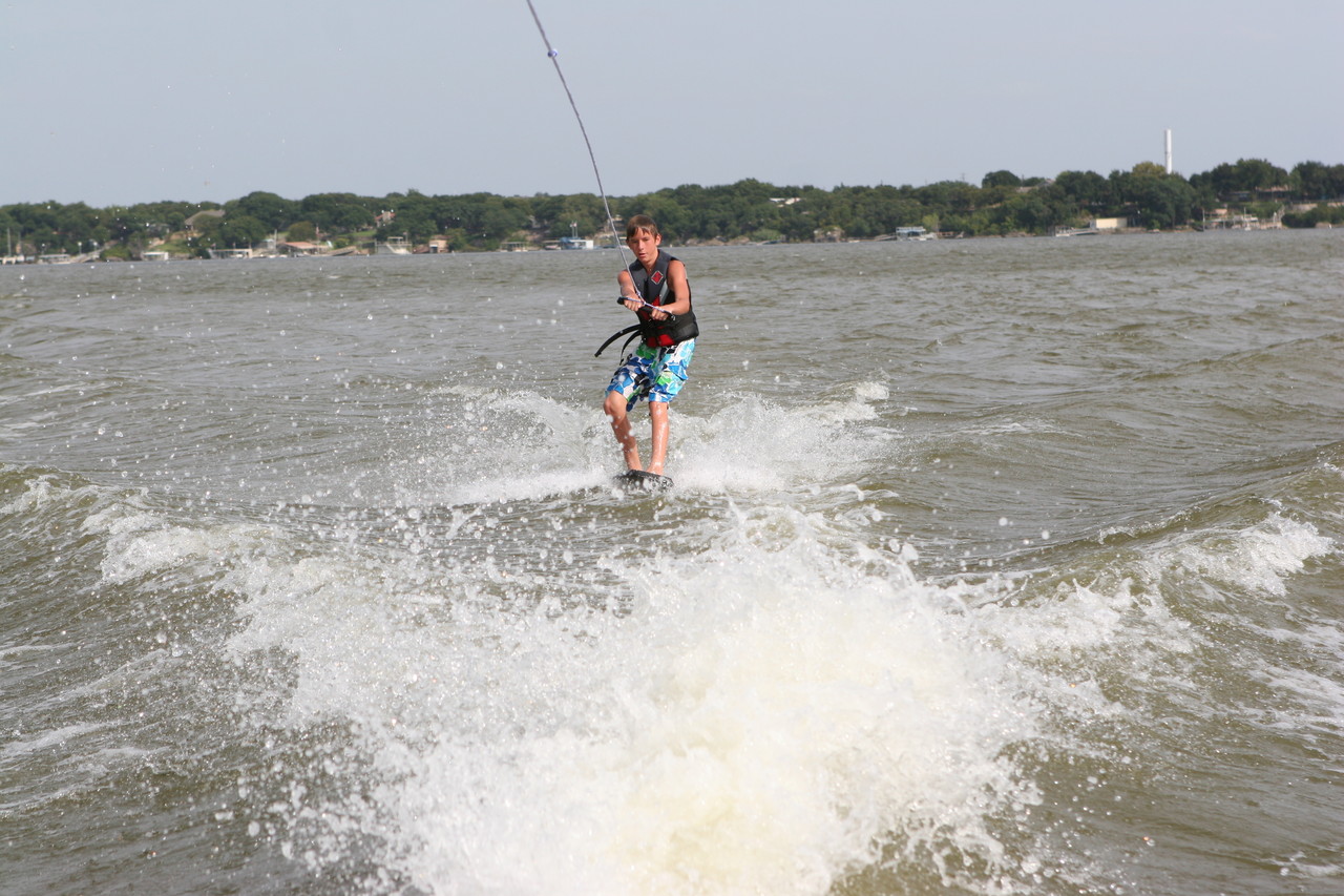 pictures/LakeHouse/wake/wakeboard1_0187.jpg